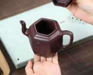 泉眼無聲惜細(xì)流，樹蔭照水愛晴柔。