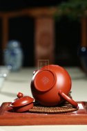 《山水笑櫻（泥繪）》宜興紫砂壺工藝美術(shù)師茶具頂級(jí)大紅袍笑櫻